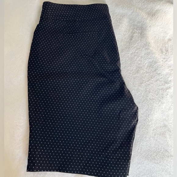 Hilary Radley black pull-on patterned shorts - Picture 4 of 5